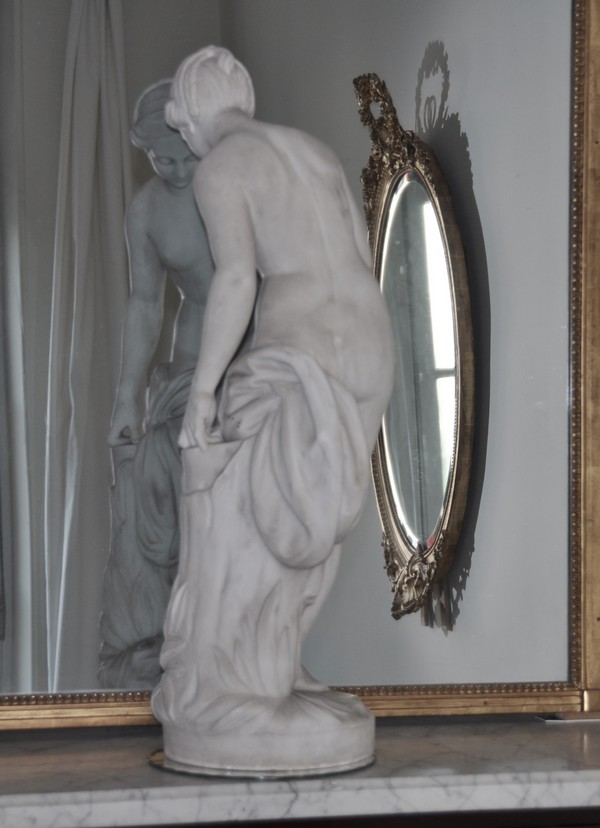 Grande statue, baigneuse en marbre d'après Falconet, 83cm