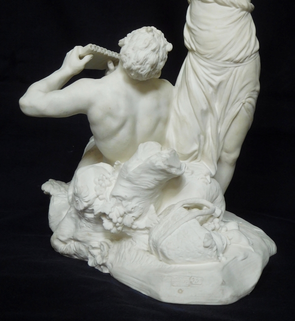 Scène allégorique en biscuit de porcelaine de style Louis XVI : le dieu Pan & la muse Erato - époque XIXe