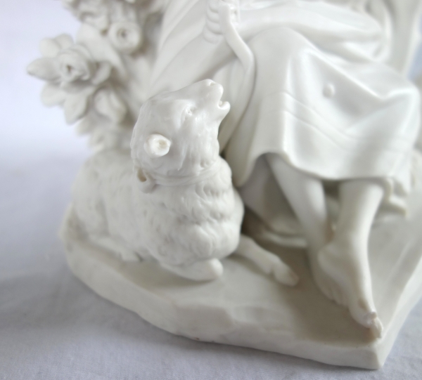 Sèvres : scène galante du XVIIIe siècle - la leçon de flûte, groupe en biscuit - signé