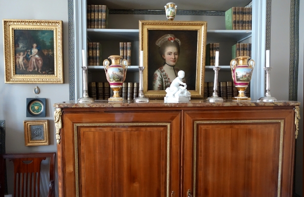 Madame Royale, Marie Thérèse Charlotte de France, l'enfant au coussin en biscuit attribué à Dagoty