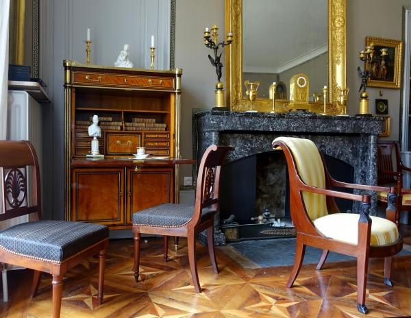Madame Royale, Marie Thérèse Charlotte de France, l'enfant au coussin en biscuit attribué à Dagoty