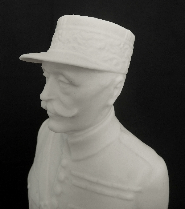 Sèvres biscuit : Marshal Foch statue, 30cm - signed Lejan