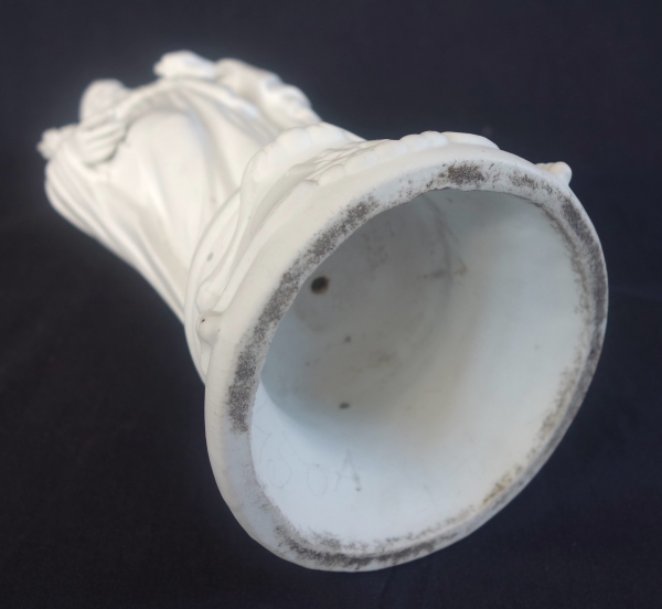 Saint Joseph, statue en biscuit de porcelaine, époque milieu XIXe siècle