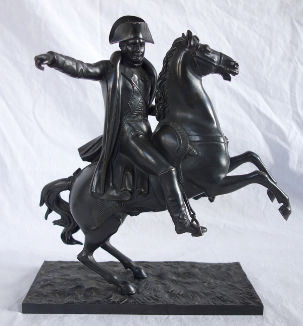L'Empereur Napoleon à cheval, bronze à patine brun noir d'époque début XIXe siècle