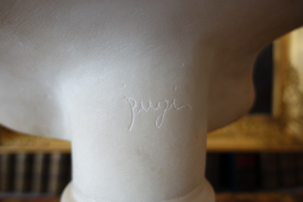Neoclassical sculpted Carrara marble bust : woman dressed in the antique way - 47.5cm