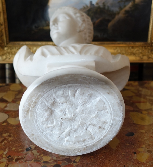 Neoclassical sculpted Carrara marble bust : woman dressed in the antique way - 47.5cm