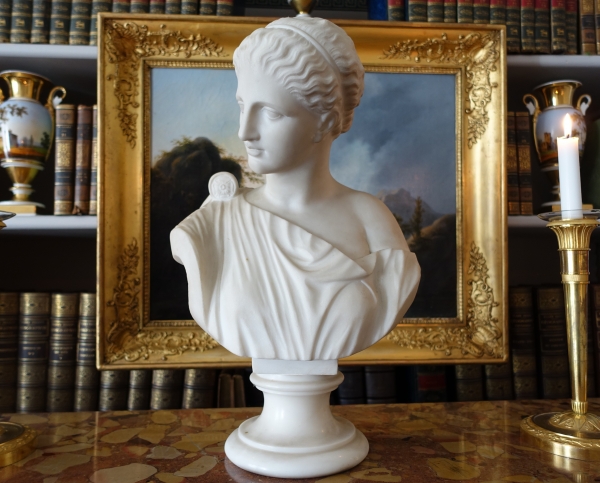 Neoclassical sculpted Carrara marble bust : woman dressed in the antique way - 47.5cm