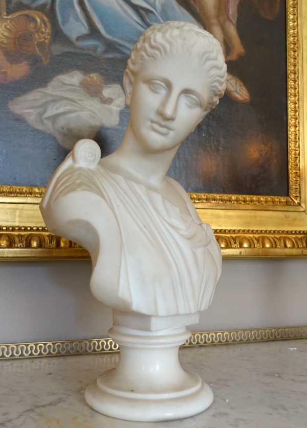 Neoclassical sculpted Carrara marble bust : woman dressed in the antique way - 47.5cm