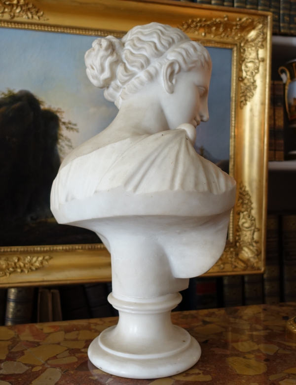 Neoclassical sculpted Carrara marble bust : woman dressed in the antique way - 47.5cm
