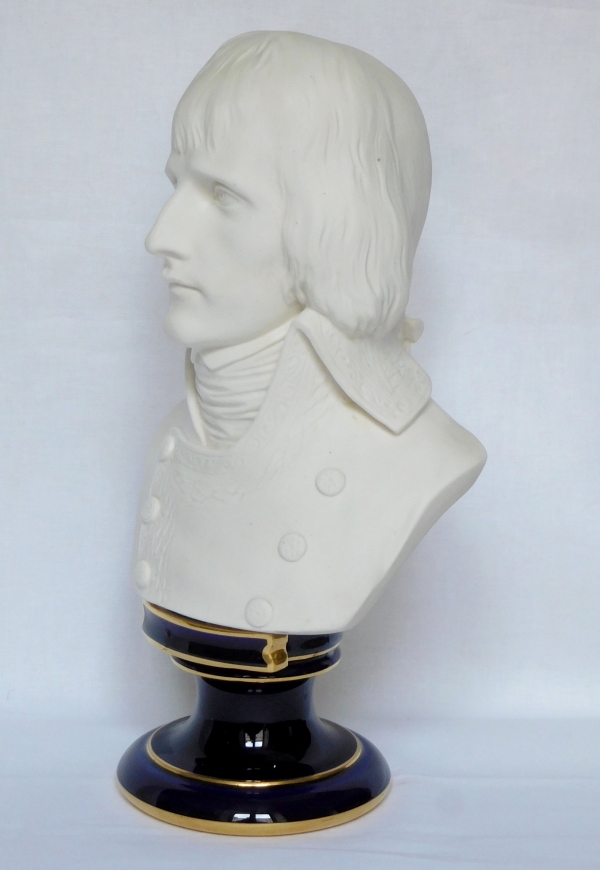 Sèvres : buste du Général (Napoléon) Bonaparte en biscuit de porcelaine - signé