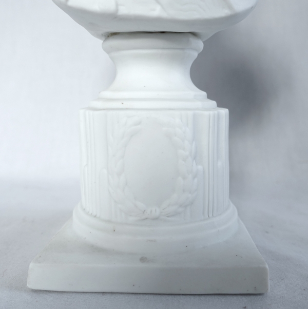 Tall biscuit bust featuring prince Louis XVII - 32cm