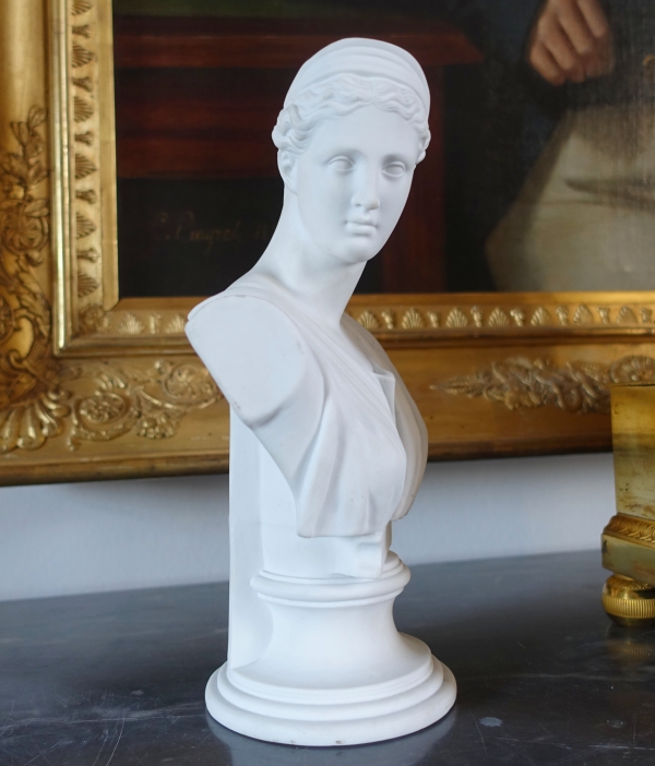 Bust of Diane de Versailles, neoclassical 19th century Paris porcelain biscuit - 28.3cm