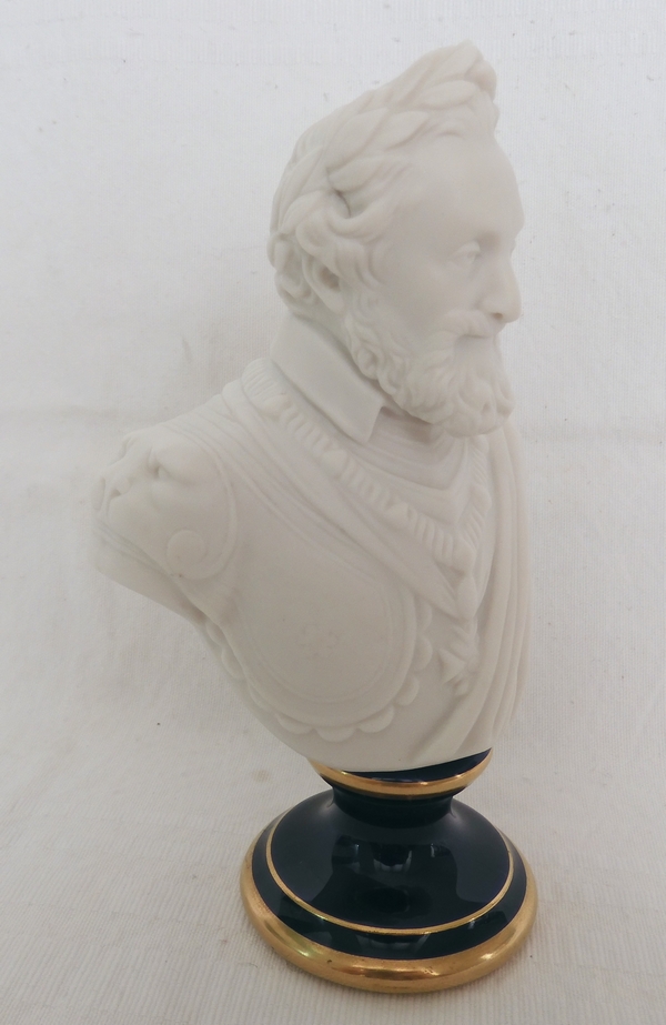 Buste d'Henri IV en biscuit de Sèvres signé, socle bleu de Sèvres rehaussé à l'or fin - 1896