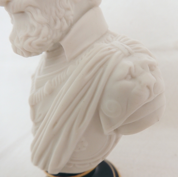 Buste d'Henri IV en biscuit de Sèvres signé, socle bleu de Sèvres rehaussé à l'or fin - 1896