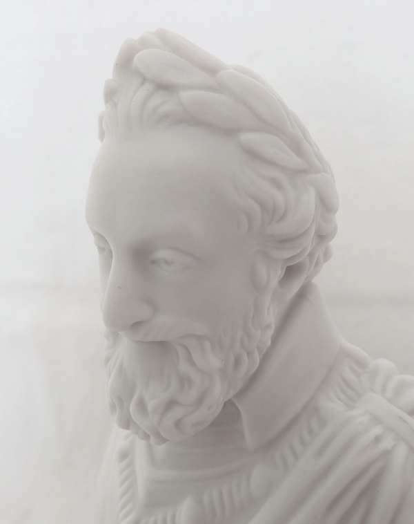 Buste d'Henri IV en biscuit de Sèvres signé, socle bleu de Sèvres rehaussé à l'or fin - 1896