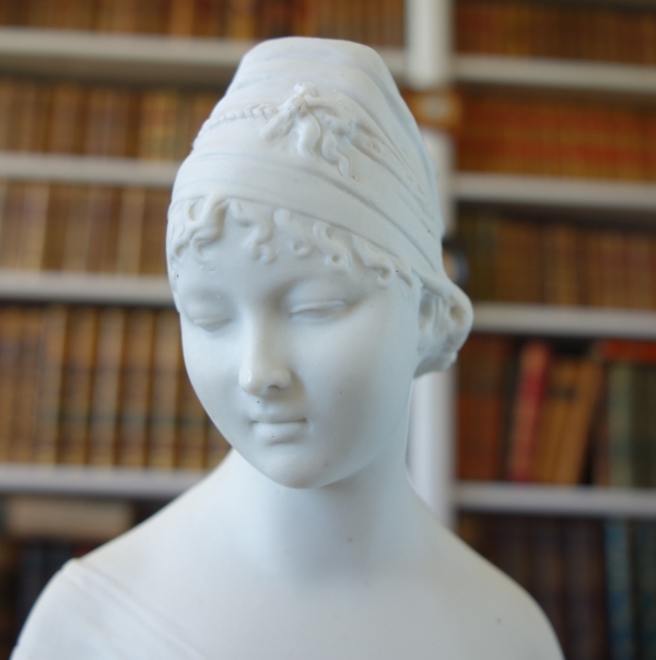 Niderviller (attribué à) : buste de Madame Récamier en biscuit de Porcelaine - début XIXe siècle