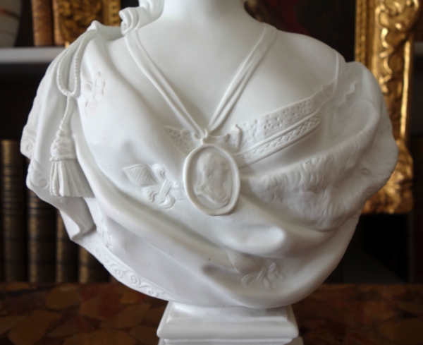 Buste de la Reine Marie-Antoinette en biscuit de porcelaine, modèle de Lecomte par Samson - 42cm