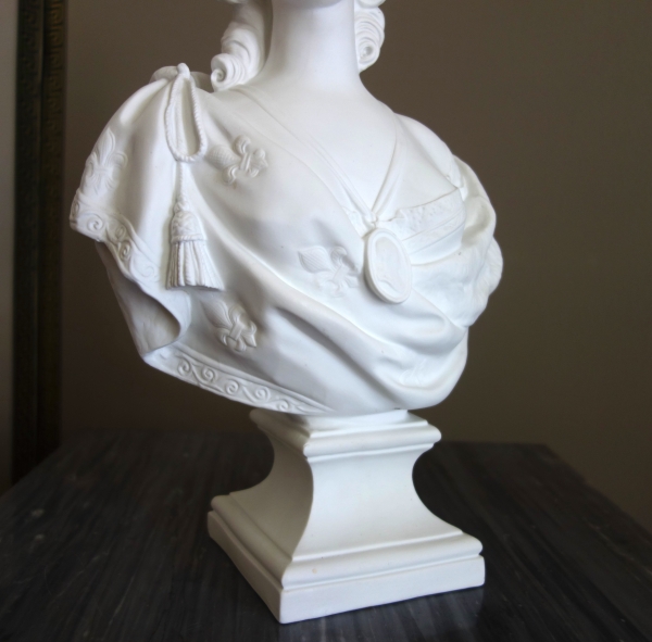 Buste de la Reine Marie-Antoinette en biscuit de porcelaine, modèle de Lecomte par Samson - 42cm