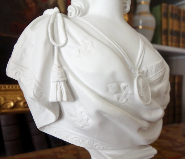 Buste de la Reine Marie-Antoinette en biscuit de porcelaine, modèle de Lecomte par Samson - 42cm