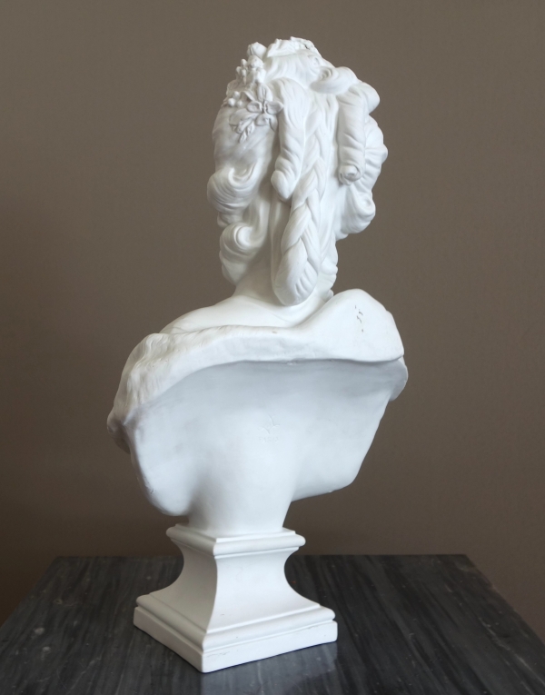 Buste de la Reine Marie-Antoinette en biscuit de porcelaine, modèle de Lecomte par Samson - 42cm