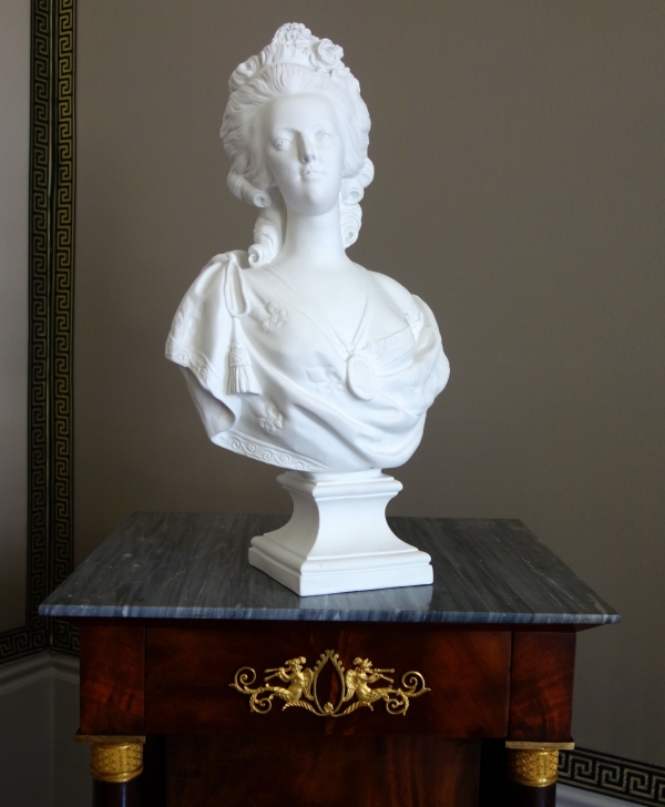 Buste de la Reine Marie-Antoinette en biscuit de porcelaine, modèle de Lecomte par Samson - 42cm