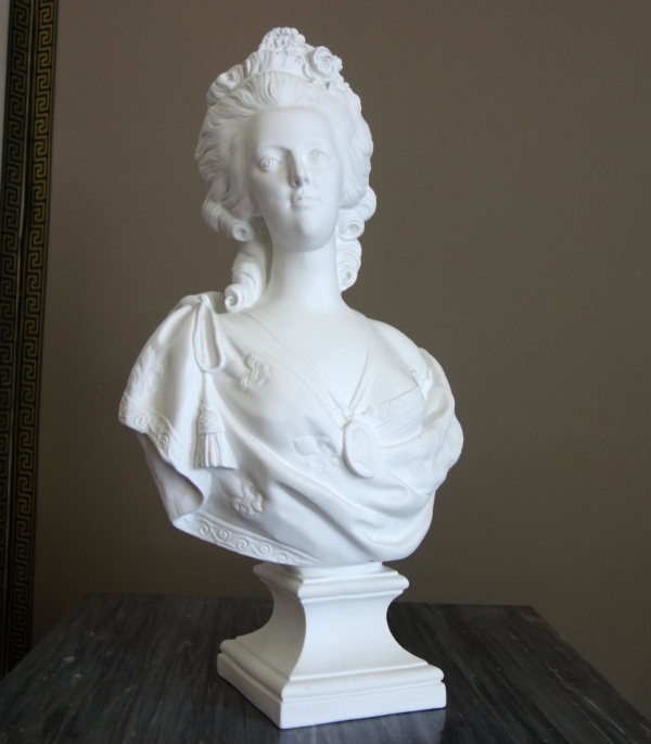 Buste de la Reine Marie-Antoinette en biscuit de porcelaine, modèle de Lecomte par Samson - 42cm