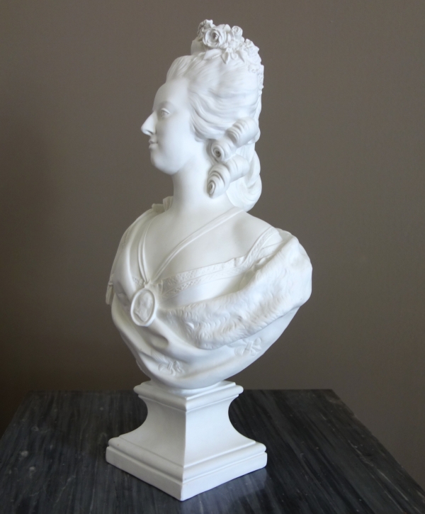 Buste de la Reine Marie-Antoinette en biscuit de porcelaine, modèle de Lecomte par Samson - 42cm