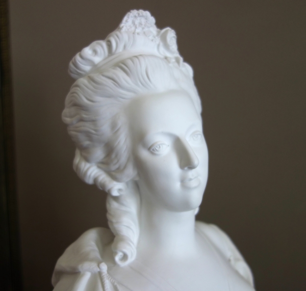 Buste de la Reine Marie-Antoinette en biscuit de porcelaine, modèle de Lecomte par Samson - 42cm