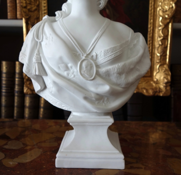 Buste de la Reine Marie-Antoinette en biscuit de porcelaine, modèle de Lecomte par Samson - 42cm