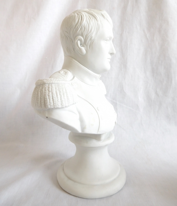 Buste de Napoléon Ier Empereur d'après Canova en biscuit de porcelaine - XIXe siècle