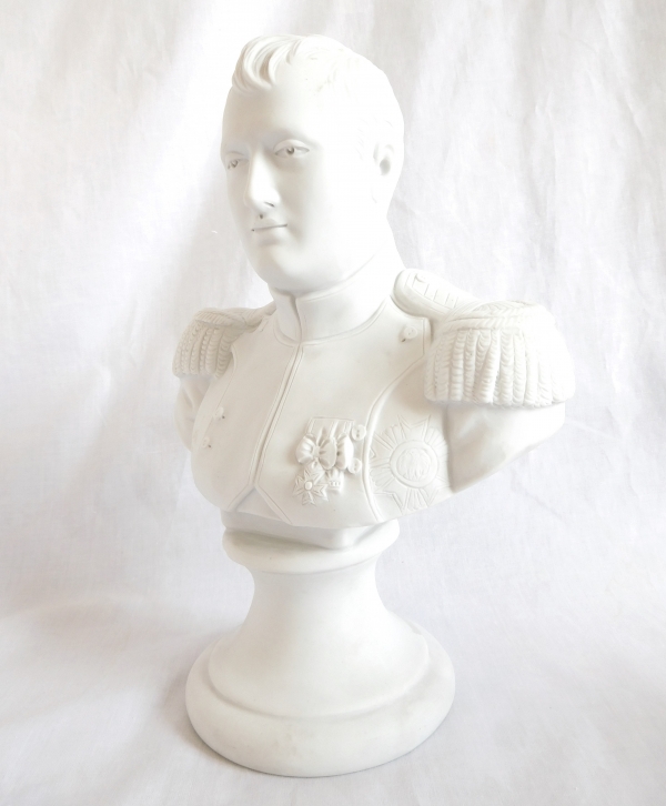 Buste de Napoléon Ier Empereur d'après Canova en biscuit de porcelaine - XIXe siècle