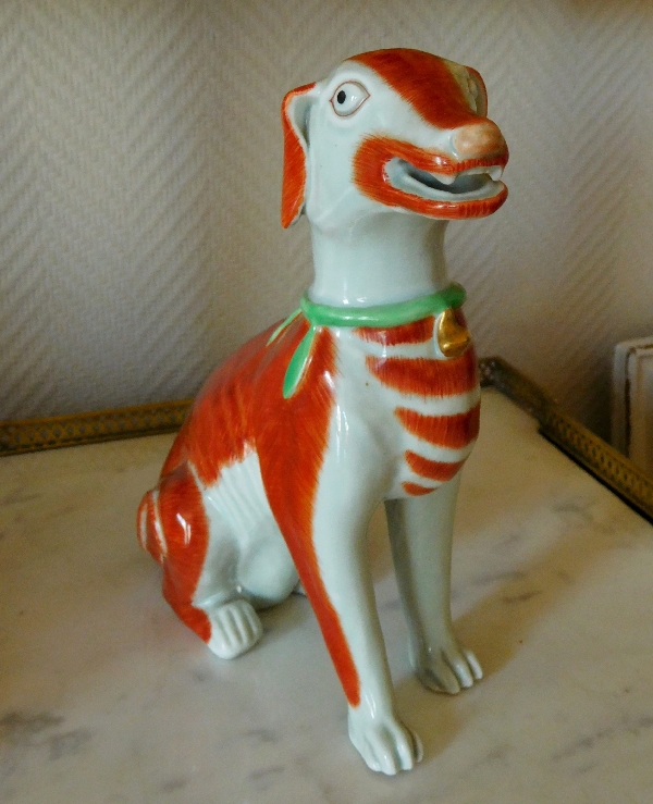 Chien de Qianlong en porcelaine de Chine, XVIIIe siècle