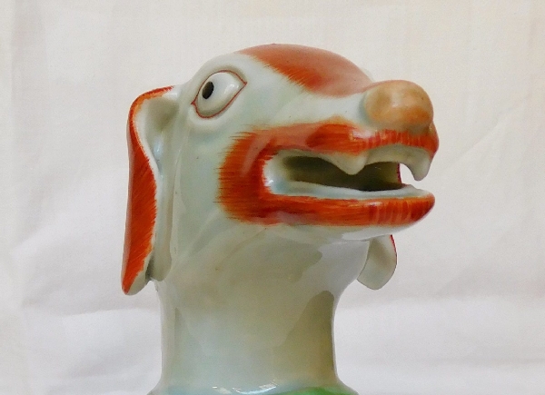 Chien de Qianlong en porcelaine de Chine, XVIIIe siècle