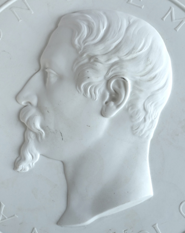 Manufacture de Sèvres : grande médaille portrait de l'Empereur Napoléon III en biscuit - 22,5cm