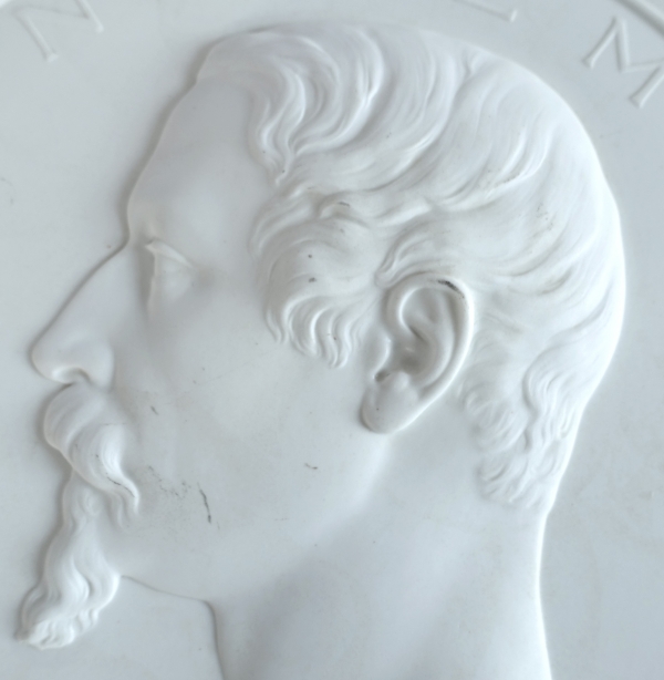 Manufacture de Sèvres : grande médaille portrait de l'Empereur Napoléon III en biscuit - 22,5cm