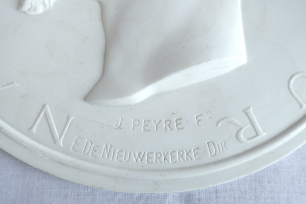 Manufacture de Sèvres : grande médaille portrait de l'Empereur Napoléon III en biscuit - 22,5cm