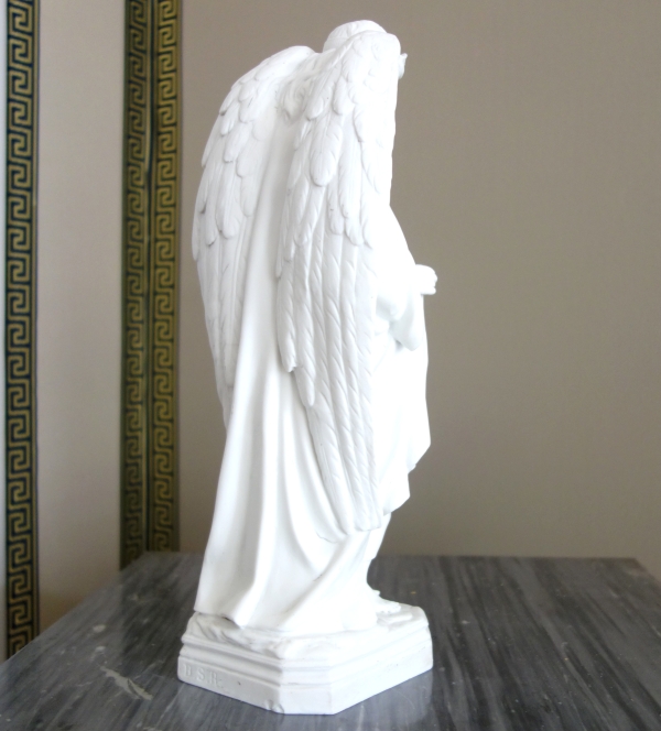 Grande statue d'Ange Gardien, biscuit de porcelaine, objet religieux traditionaliste - XIXe siècle