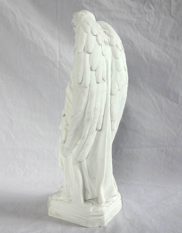 Grande statue d'Ange Gardien, biscuit de porcelaine, objet religieux traditionaliste - XIXe siècle