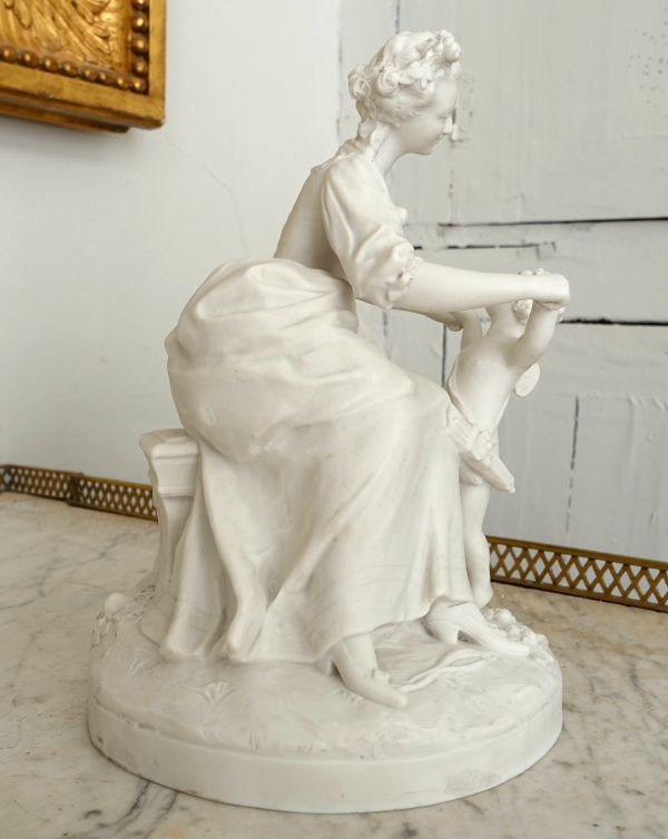 Manufacture de Sèvres : scène galante du XVIIIe siècle - la leçon à l'amour, biscuit signé