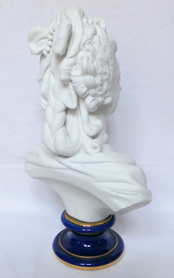 Porcelain biscuit bust of Marie-Antoinette, Queen of France - signed