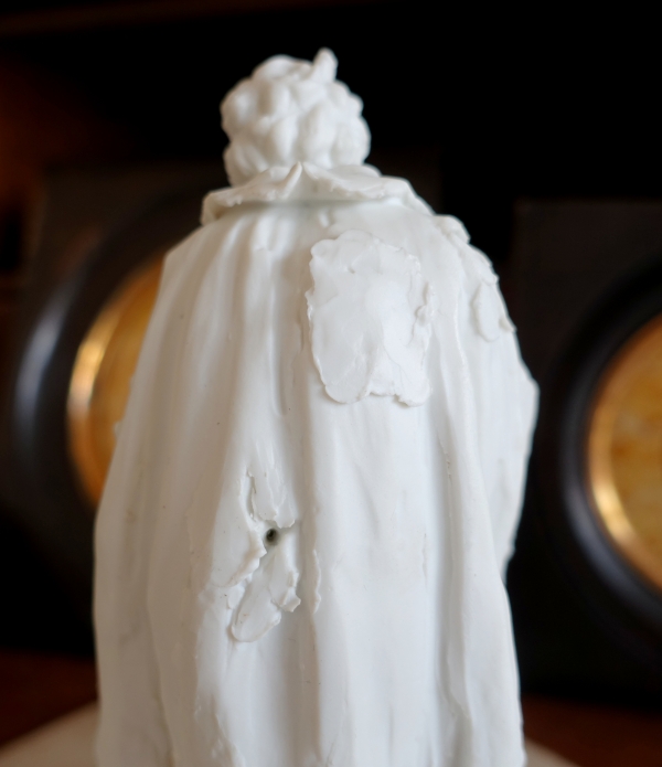 Mendiant ou gueux, statue en biscuit de porcelaine d'après Jacques Callot