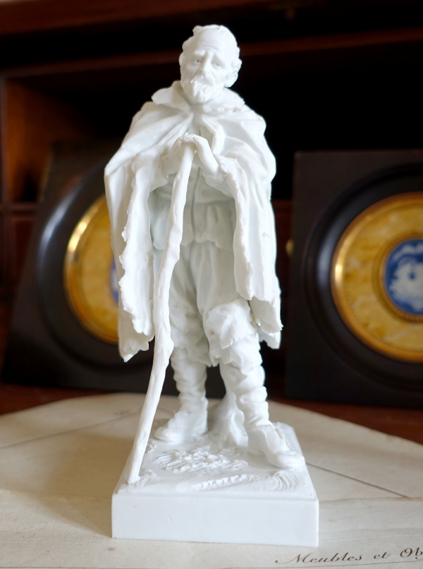 Mendiant ou gueux, statue en biscuit de porcelaine d'après Jacques Callot