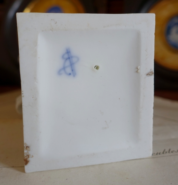 Mendiant ou gueux, statue en biscuit de porcelaine d'après Jacques Callot