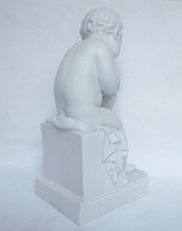 Paire de grands biscuits de porcelaine d'après Canova : putti, allégories de la lecture et de l'écriture