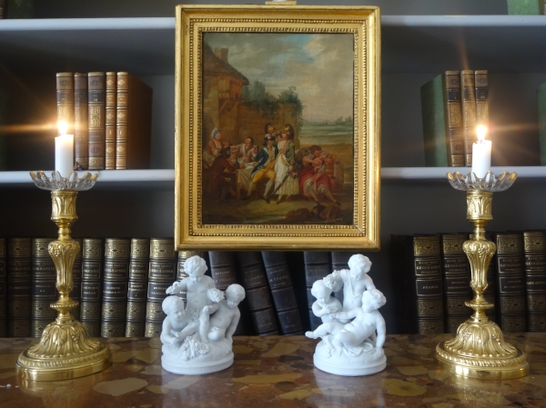 Paire de biscuits de style Louis XVI : putti faisant la récolte et les vendanges - XIXe siècle