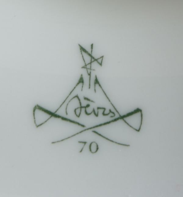 Sèvres : scène galante du XVIIIe siècle - allégorie du mariage, paire de groupes en biscuit - signés