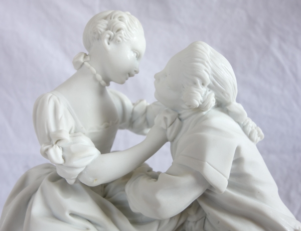 Sèvres : scène galante du XVIIIe siècle - allégorie du mariage, paire de groupes en biscuit - signés