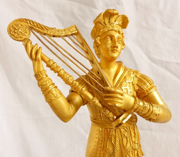 Paire de grandes statues de musiciens en bronze ciselé et doré au mercure - époque Restauration