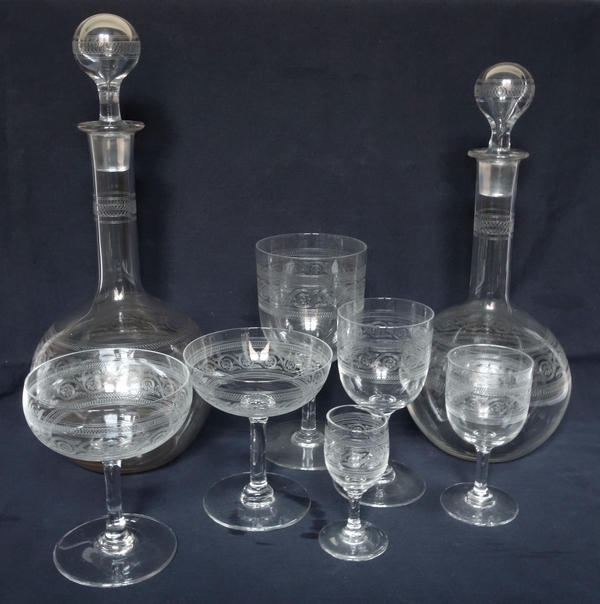 Carafe à vin en cristal de Baccarat, modèle gravure Athénienne