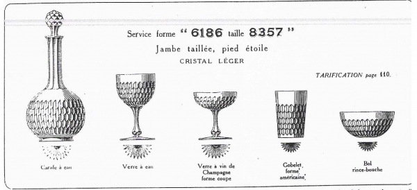 Carafe à vin en cristal de Baccarat, forme ballon 6186 modèle écailles biseautées taille 8357 - 27,5cm